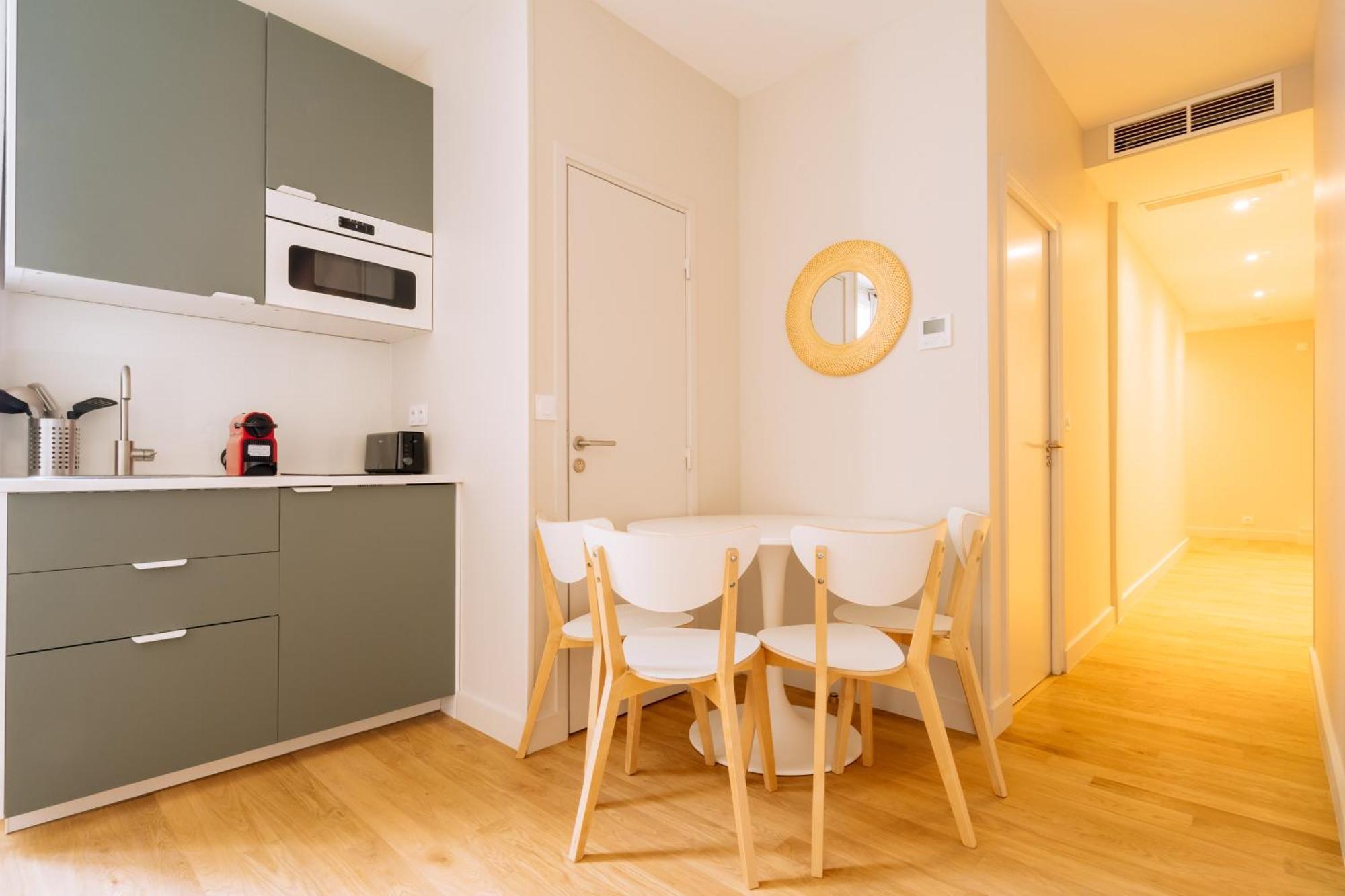 Stunning 1 Bedroom Apartment In Париж Екстериор снимка