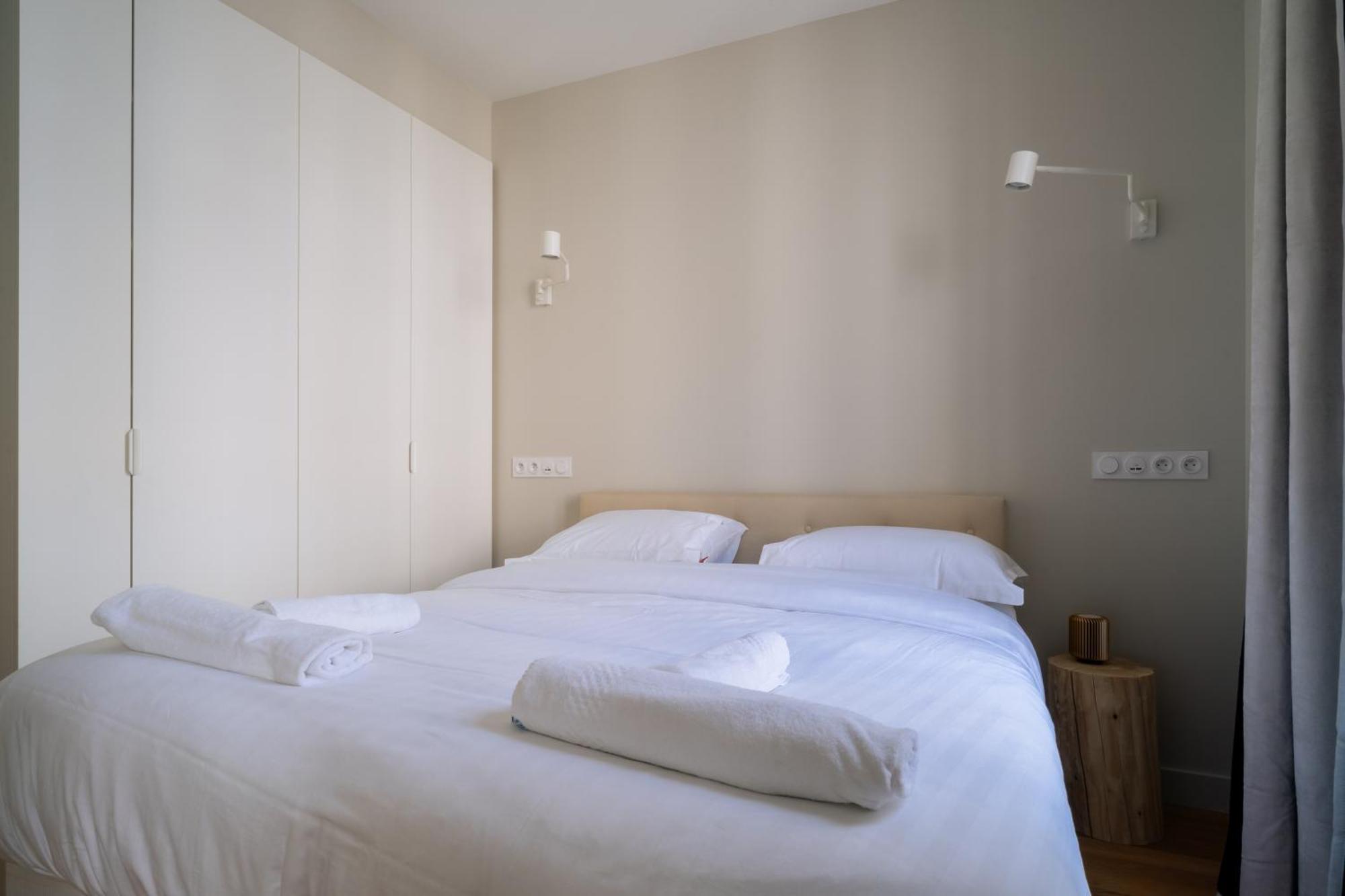 Stunning 1 Bedroom Apartment In Париж Екстериор снимка