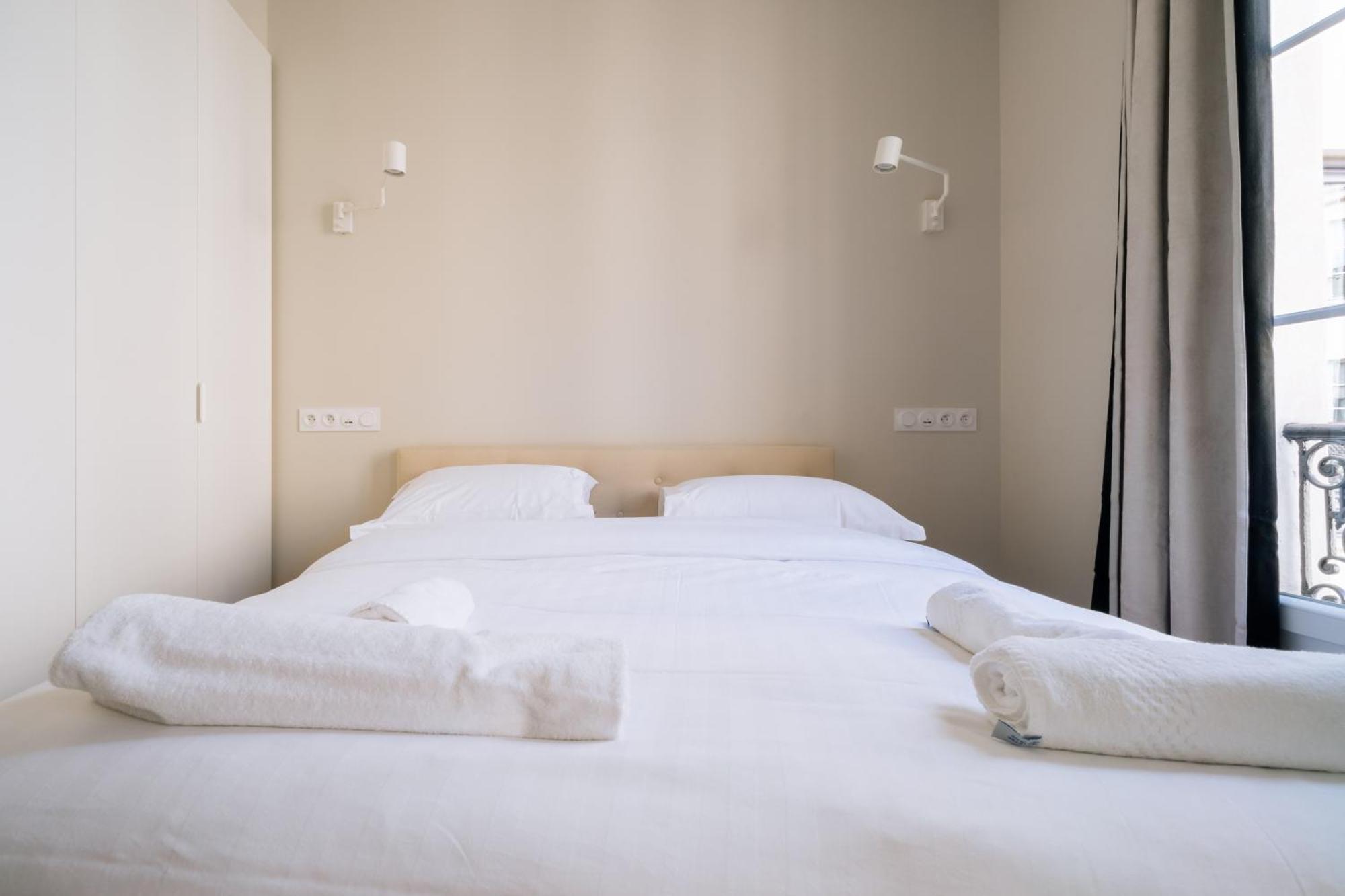 Stunning 1 Bedroom Apartment In Париж Екстериор снимка