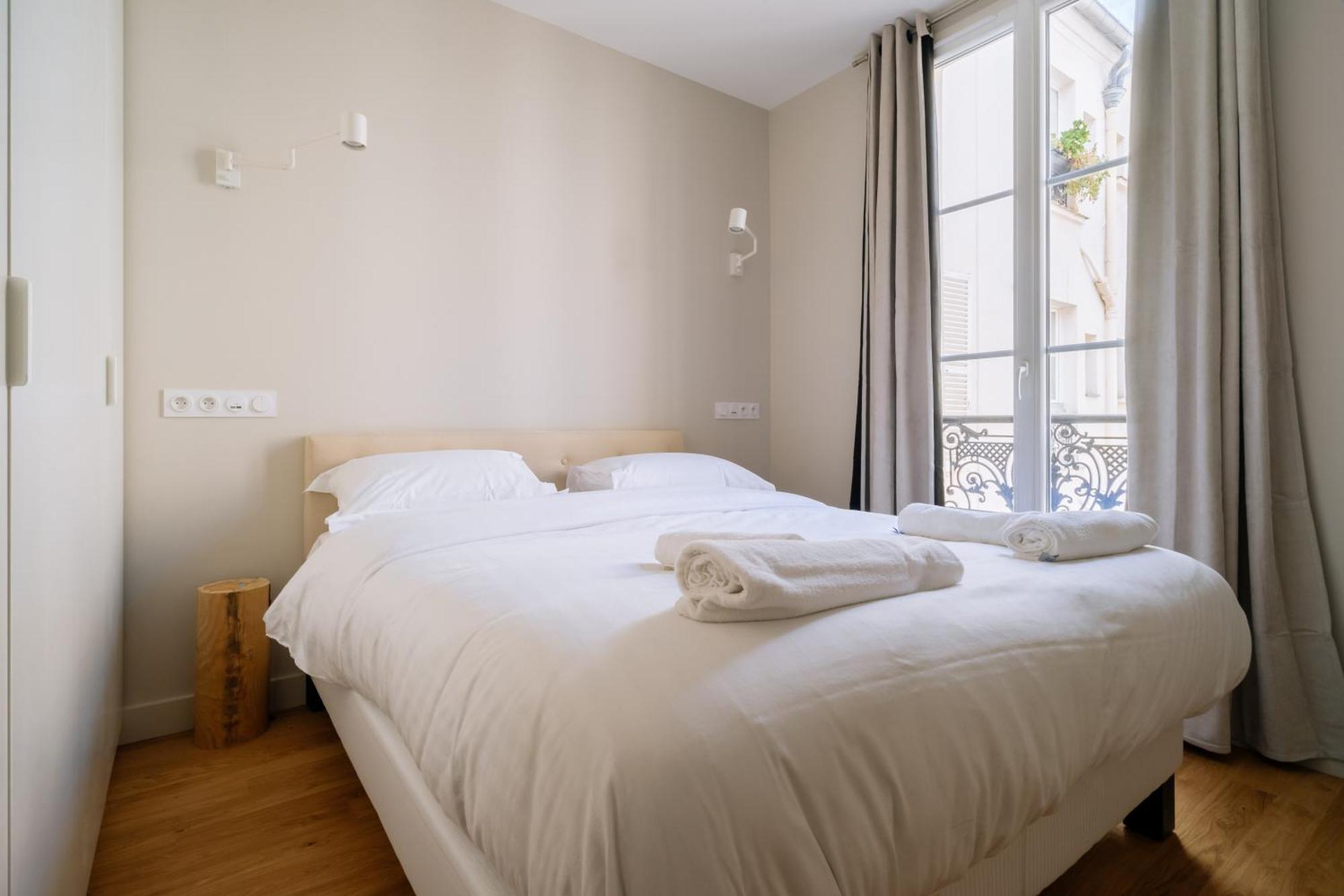 Stunning 1 Bedroom Apartment In Париж Екстериор снимка